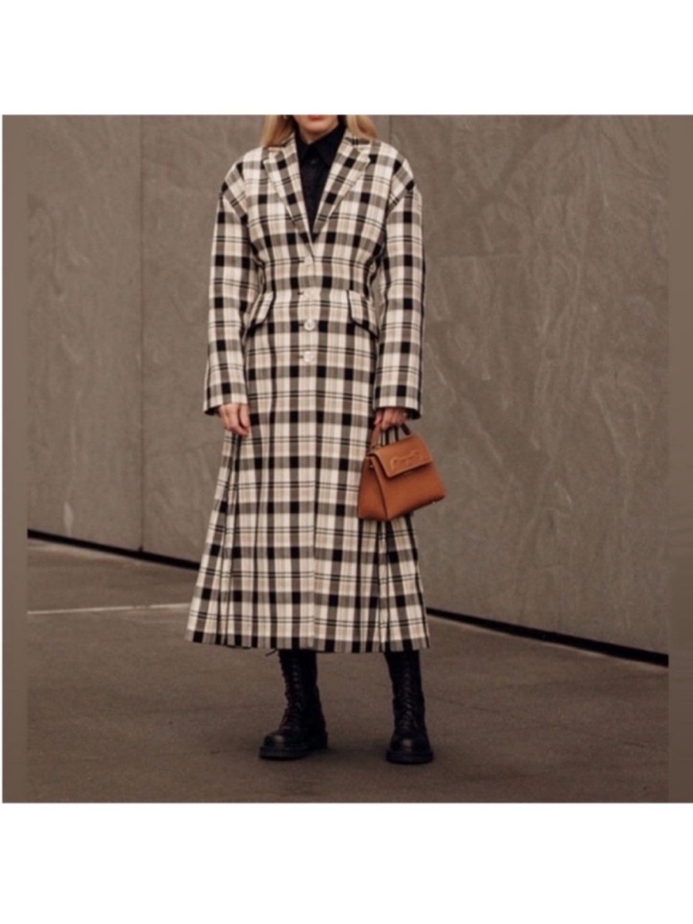 Carolina Herrera Black and Tan Plaid Trench Coat size 2